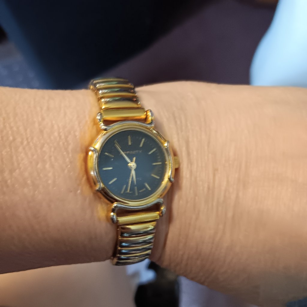 Vintage Ladies Affinity Quartz Gold Tone Watch -New Battery Nice